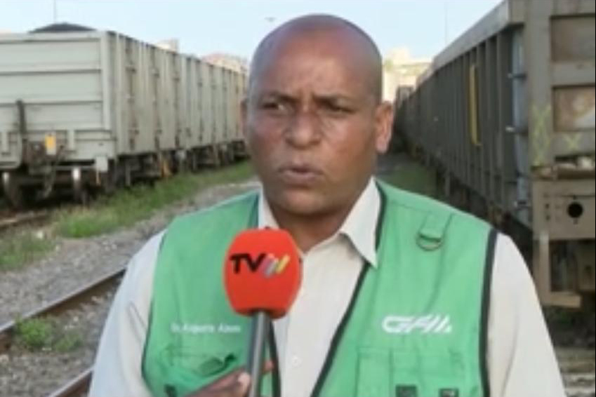 Primeiro comboio de Carvão do Botswana chega a Maputo Eng Abudo