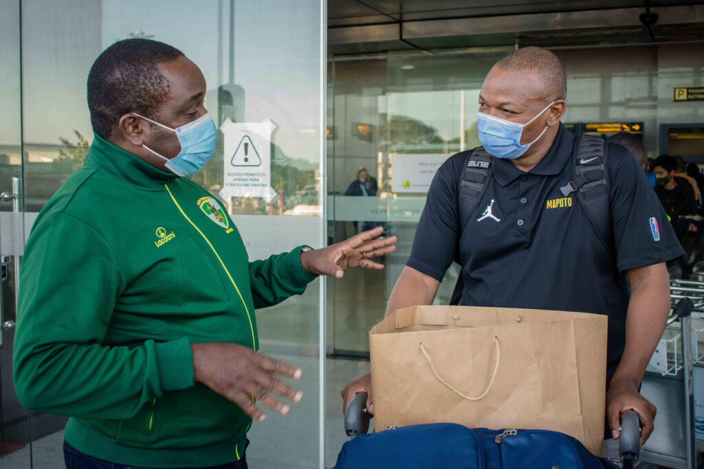 Eng Teodomiro Angelo Presindente do Clube Ferroviário de Maputo na recepção da equipa senior masculina de basquetebol