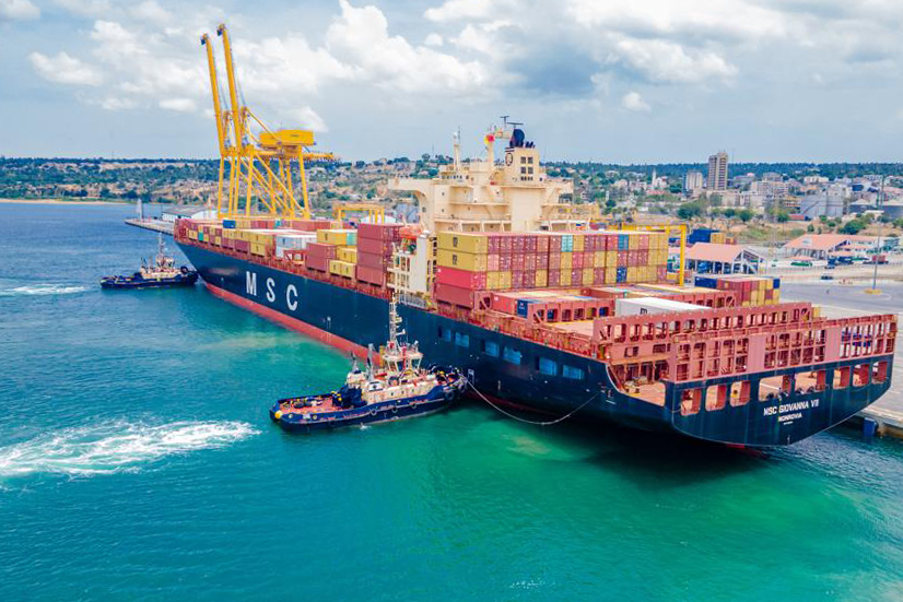 Maior Navio porta-contentores atraca no Porto de Nacala